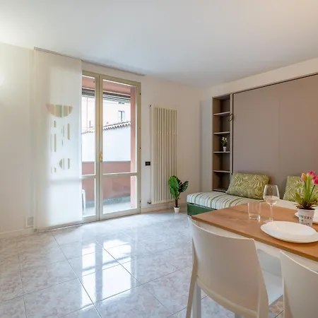 - Front Station - At 2 Min - Wifi Apartament Lecco